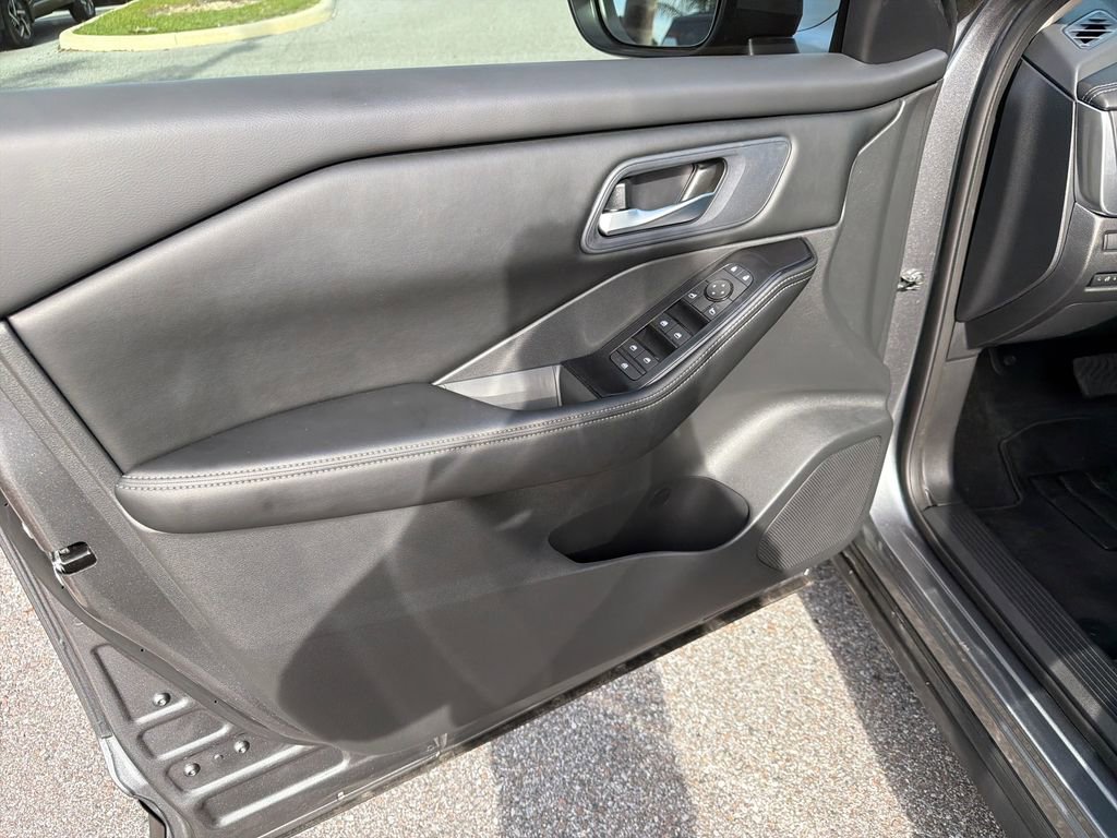 Certified 2026 Nissan Rogue SV FWD image 13