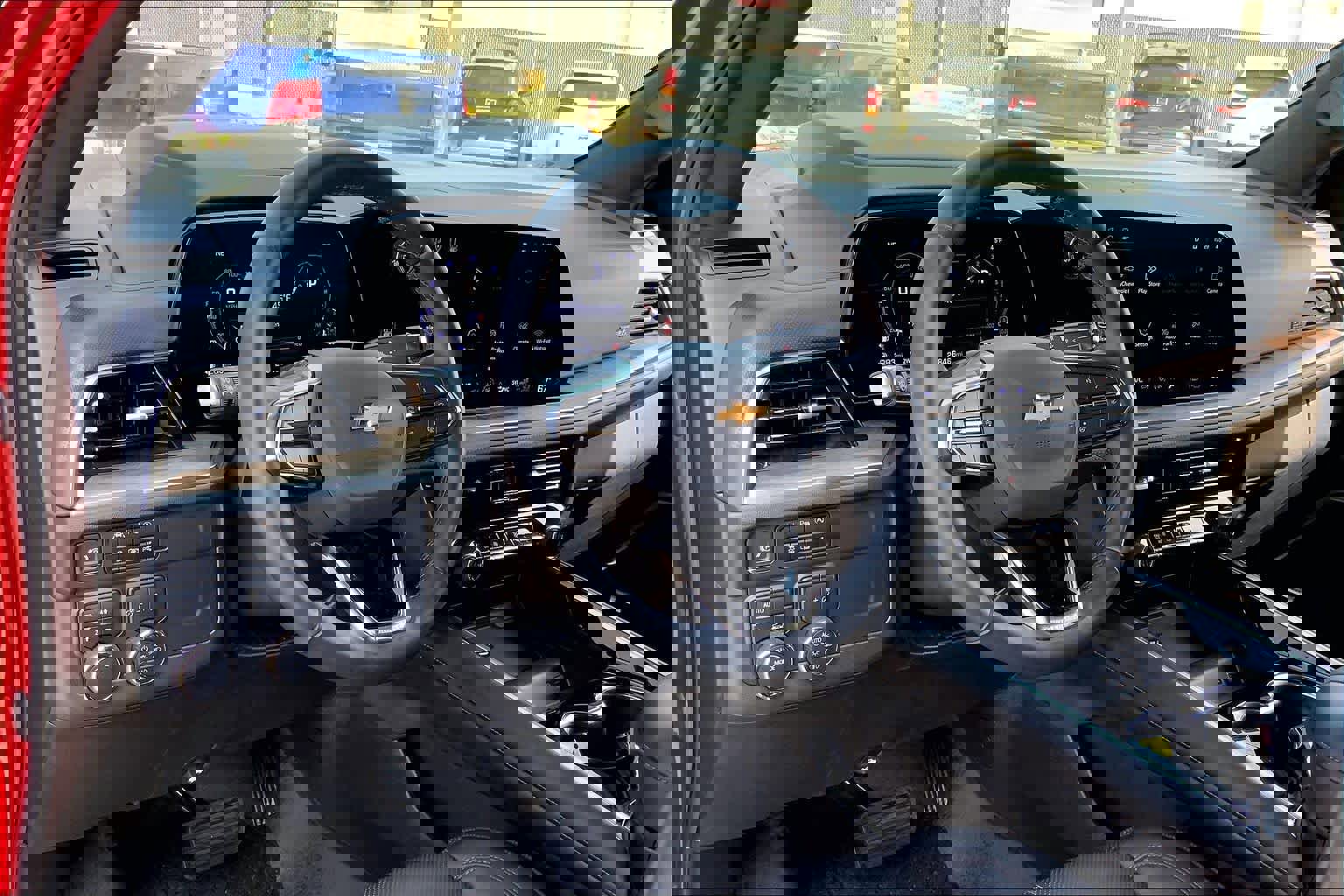 Used 2025 Chevrolet Tahoe High Country AWD/4WD image 18