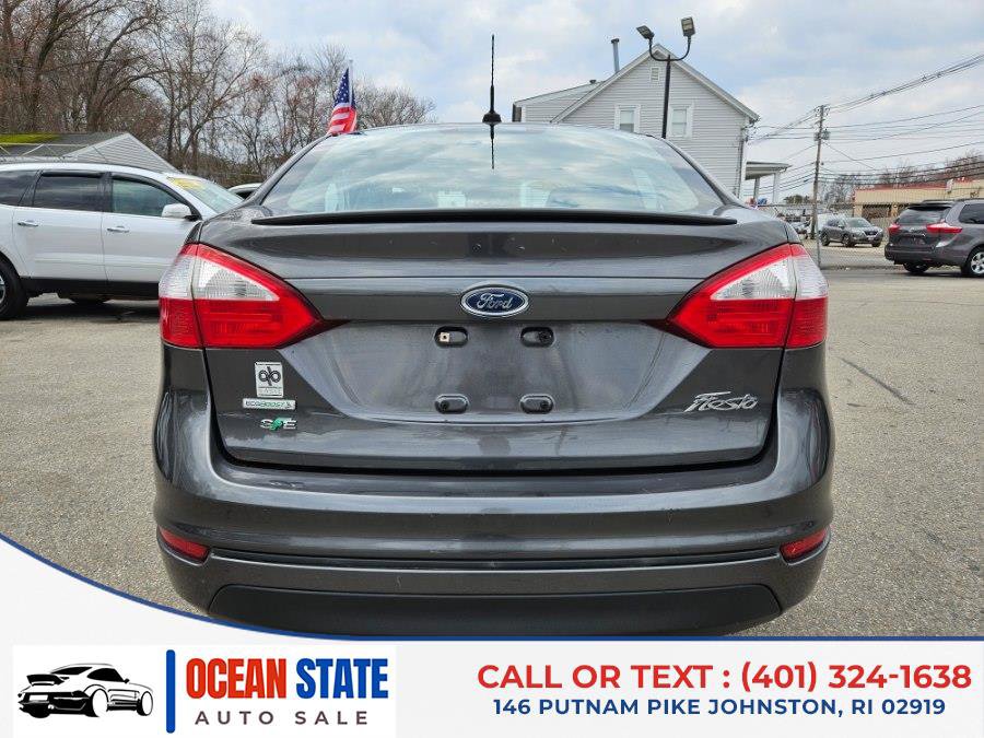 Used 2015 Ford Fiesta SE image 4