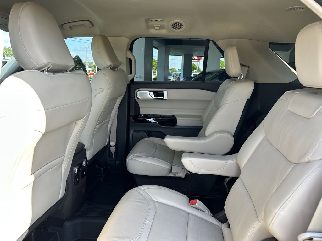 Used 2022 Ford Explorer Platinum w/ Technology Package image 17