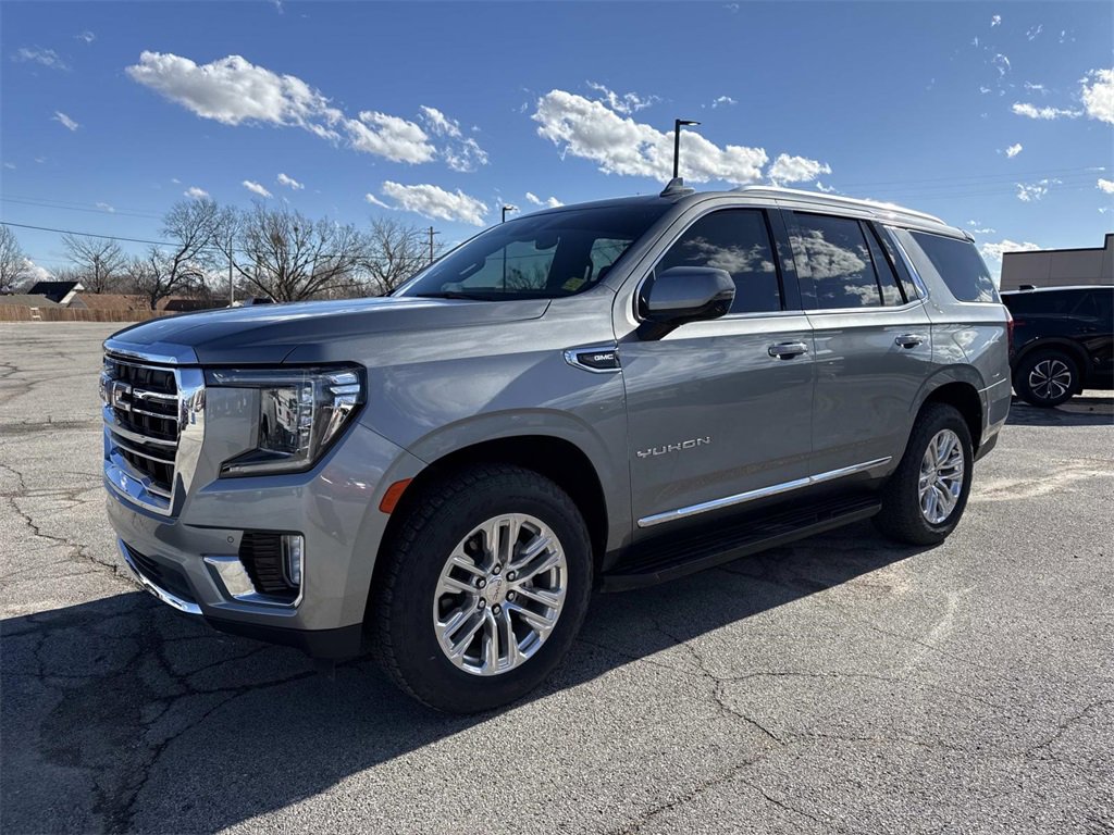 Used 2023 GMC Yukon SLT w/ SLT Luxury Package image 2