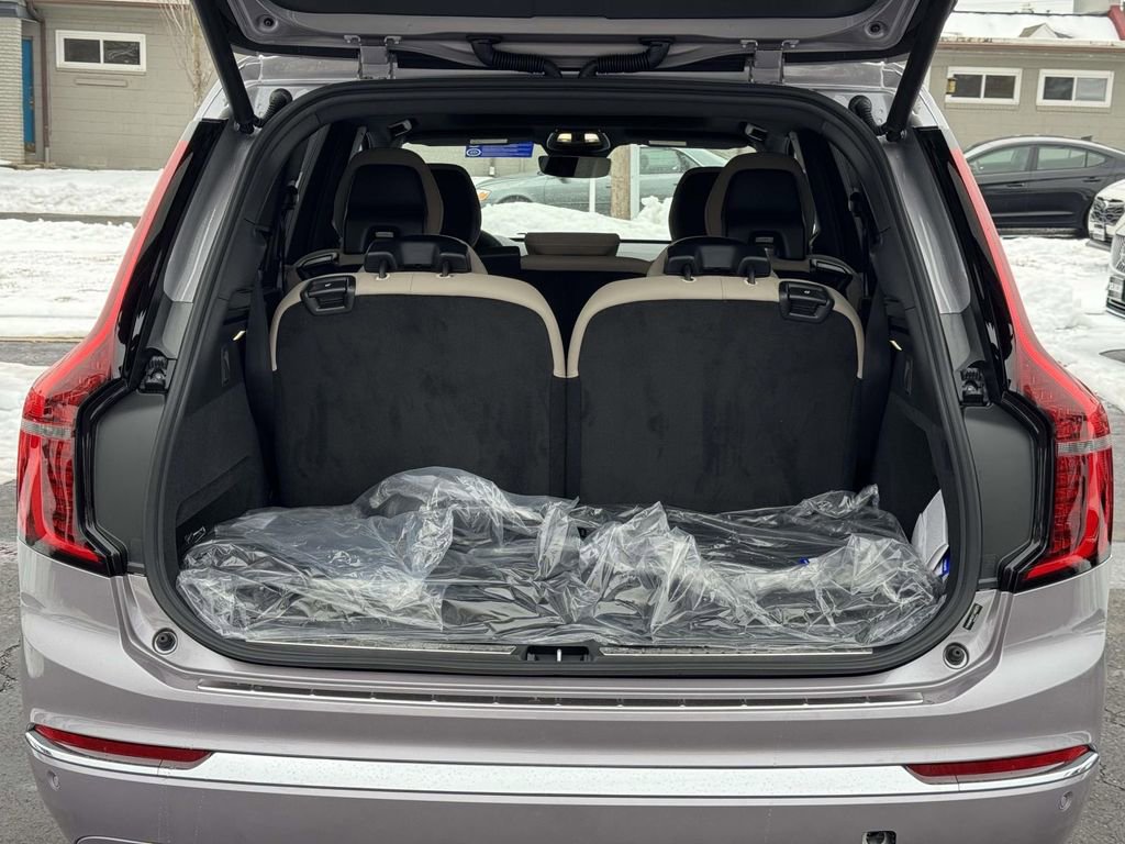 New 2026 Volvo XC90 T8 Plus w/ Protection Package Premier AWD/4WD image 14