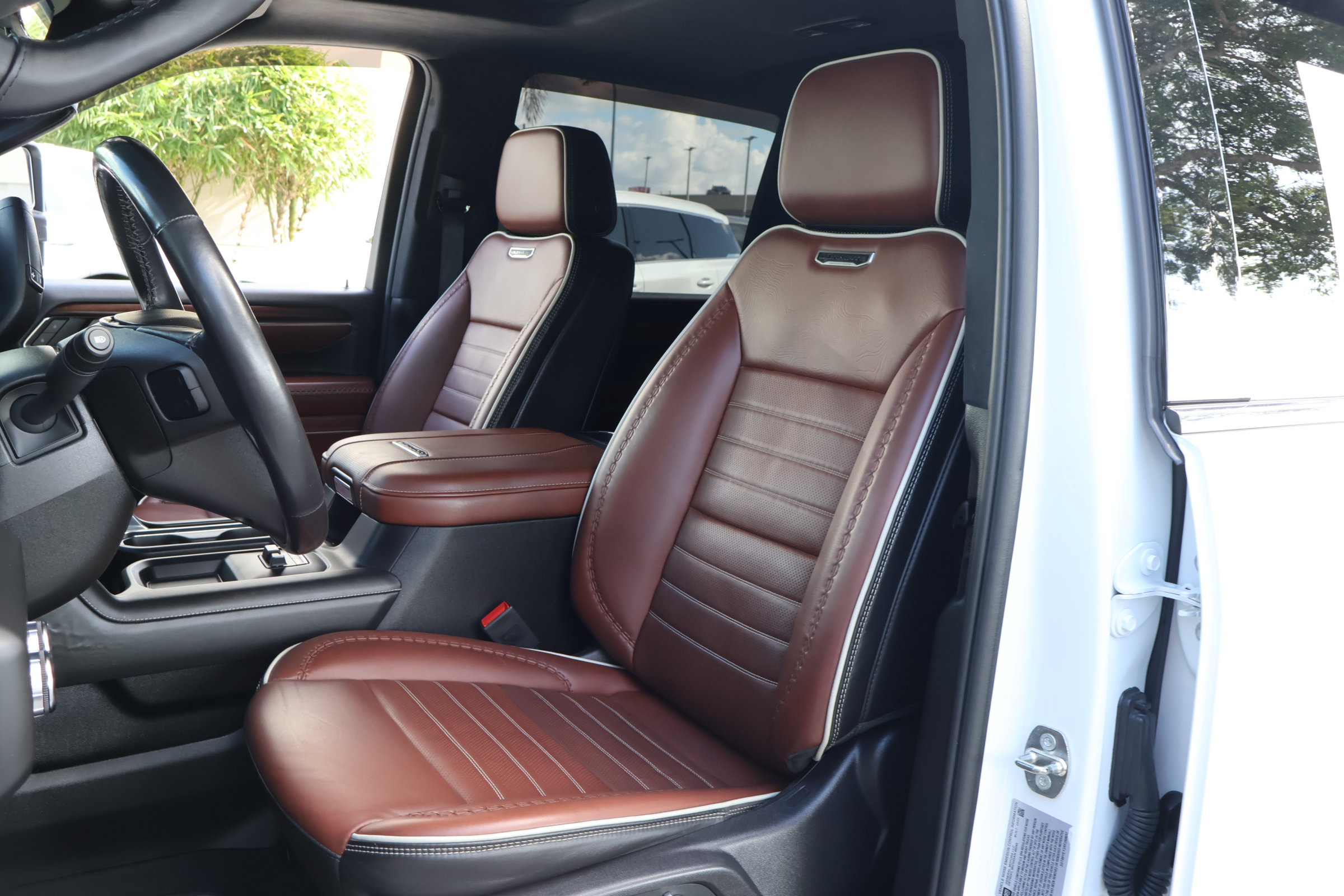 Used 2024 GMC Sierra 3500 Denali Ultimate AWD/4WD image 2