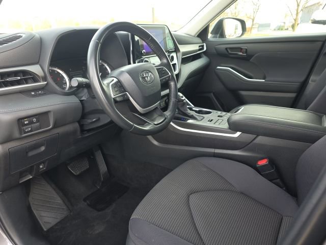 Certified 2024 Toyota Highlander LE image 7