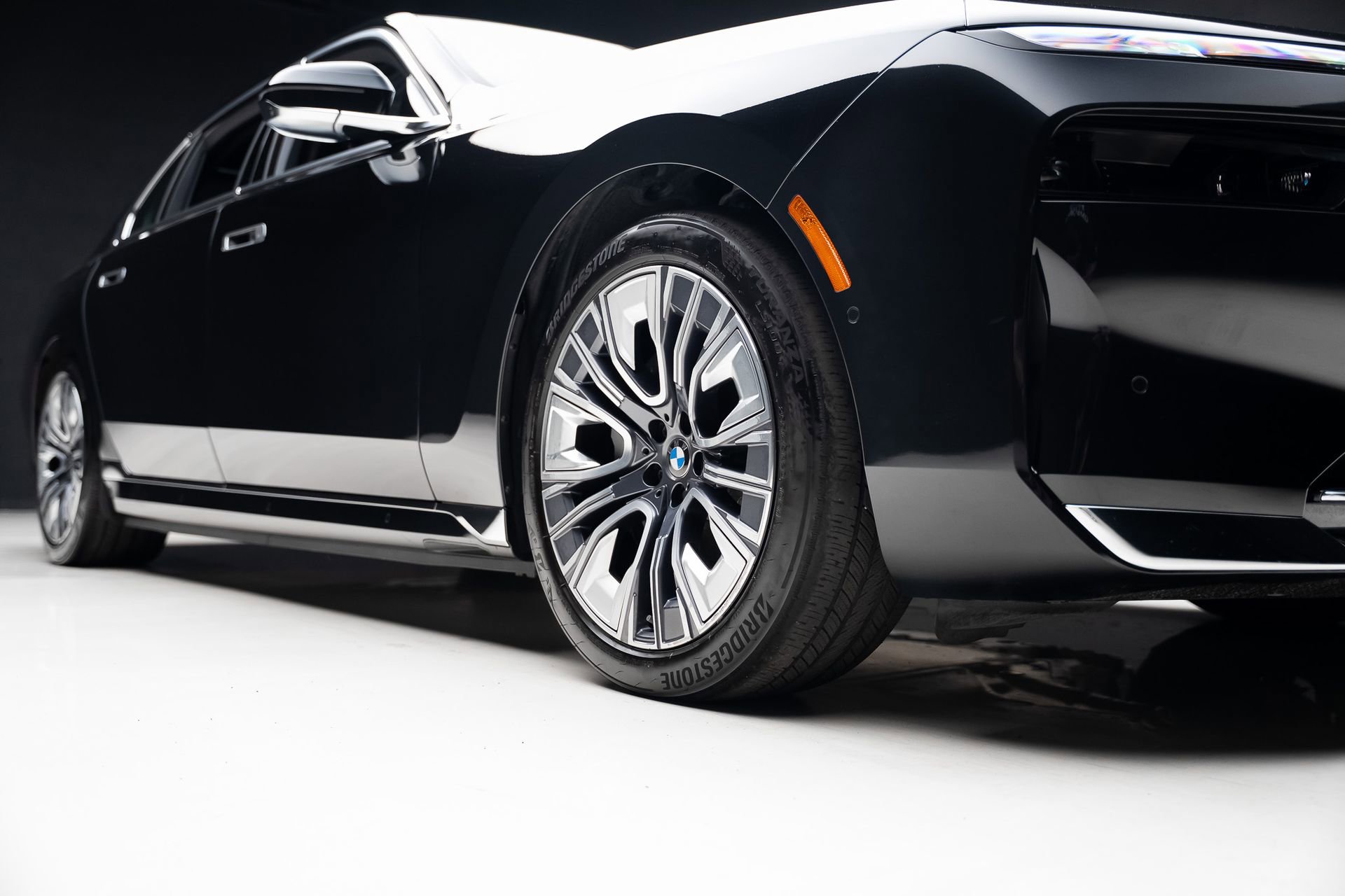 Used 2024 BMW i7 xDrive60 w/ Executive Package image 81