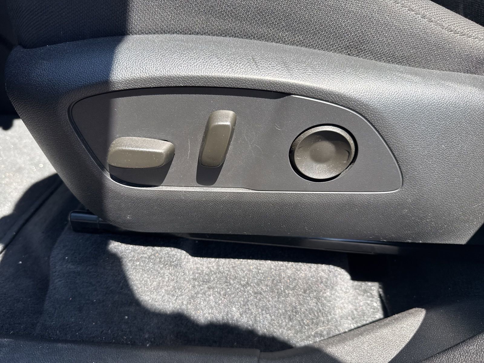 Used 2025 GMC Acadia Elevation image 12