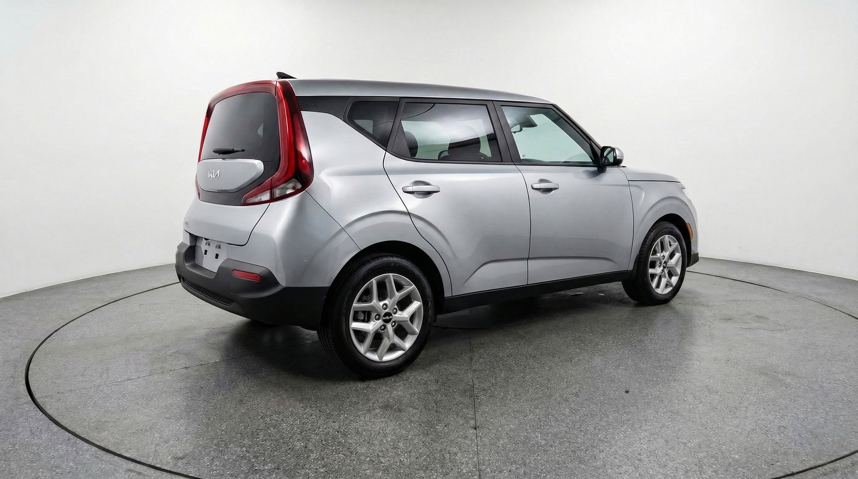 Used 2025 Kia Soul LX w/ LX Technology Package FWD image 9