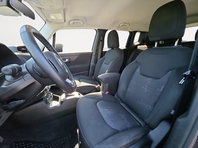 Used 2017 Jeep Renegade Latitude w/ Cold Weather Group AWD/4WD image 9