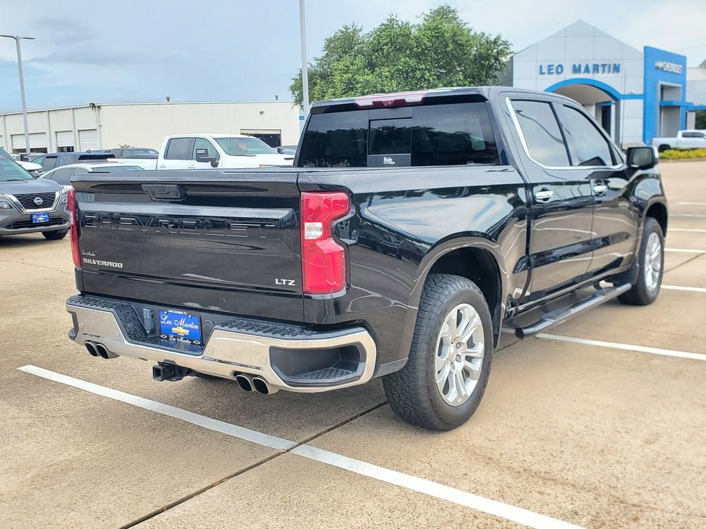 Used 2022 Chevrolet Silverado 1500 LTZ w/ LTZ Premium Package AWD/4WD image 3