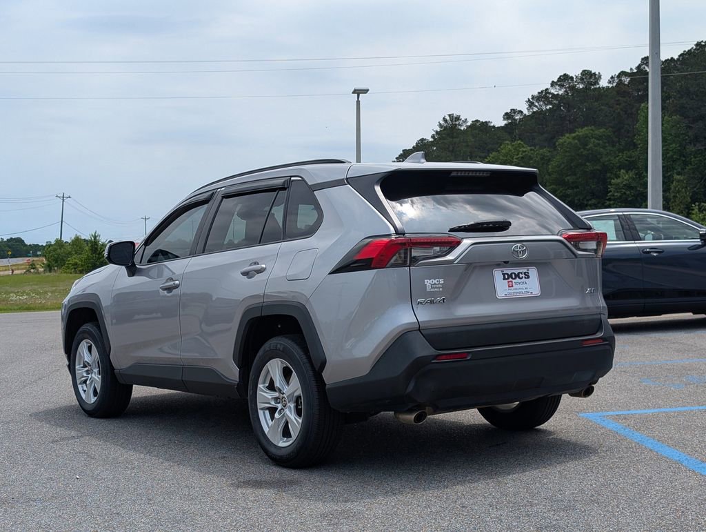 Used 2021 Toyota RAV4 XLE FWD image 3