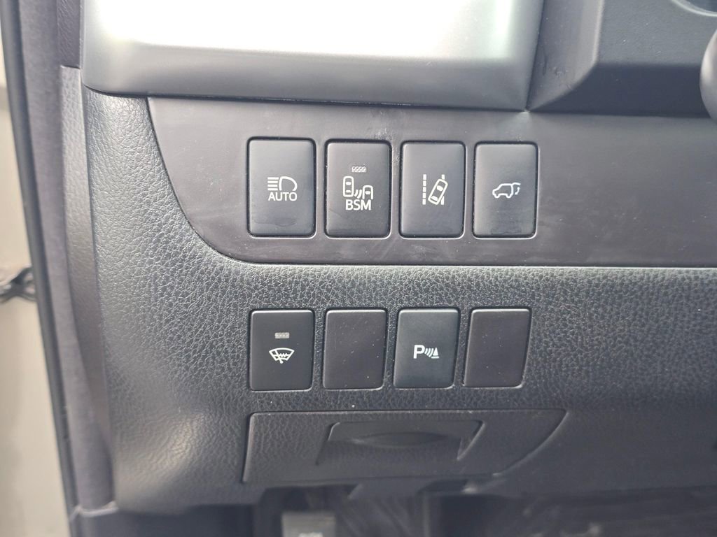 Used 2016 Toyota Highlander Limited AWD/4WD image 19
