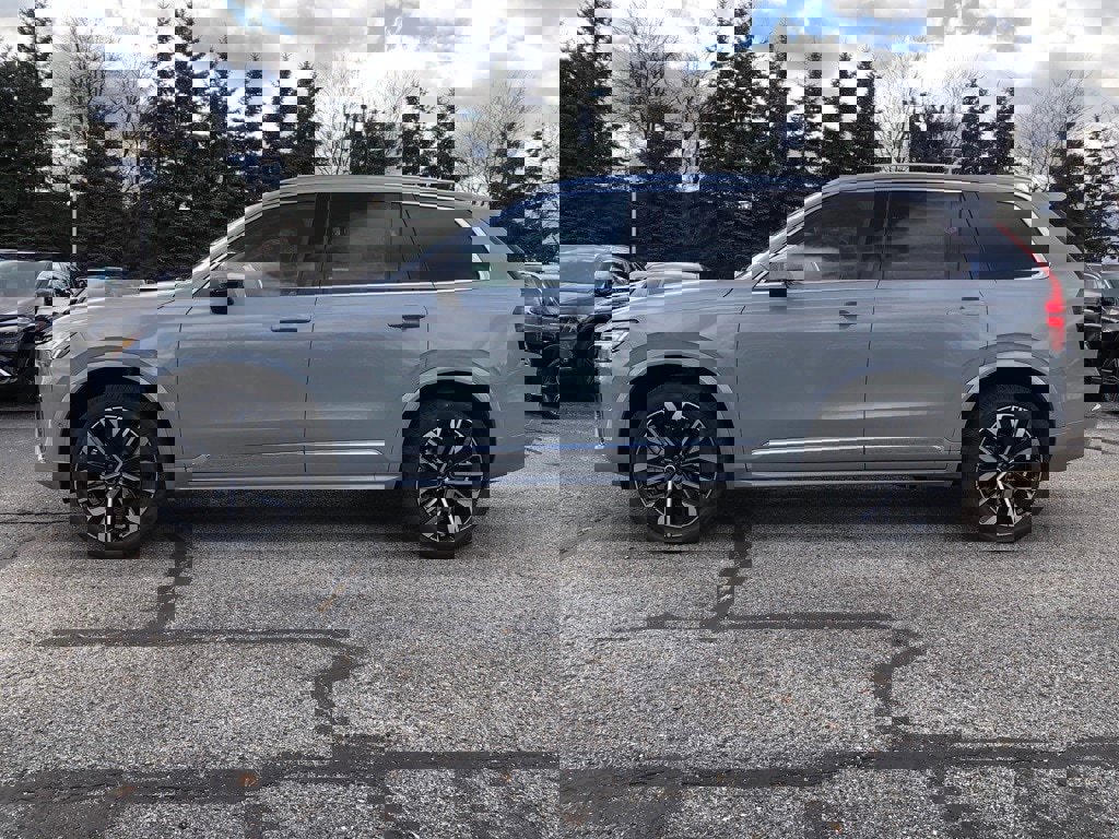 New 2026 Volvo XC90 B6 Ultra w/ Protection Package image 7