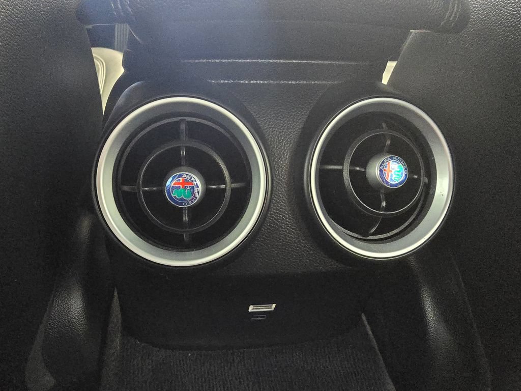Used 2019 Alfa Romeo Giulia RWD image 17