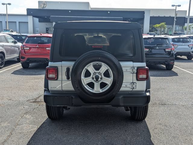 Used 2022 Jeep Wrangler Unlimited Sport AWD/4WD image 7