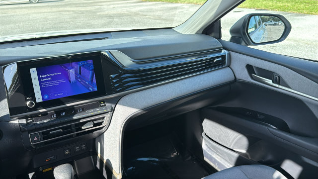 Used 2025 Toyota Camry LE w/ Convenience Package FWD image 16