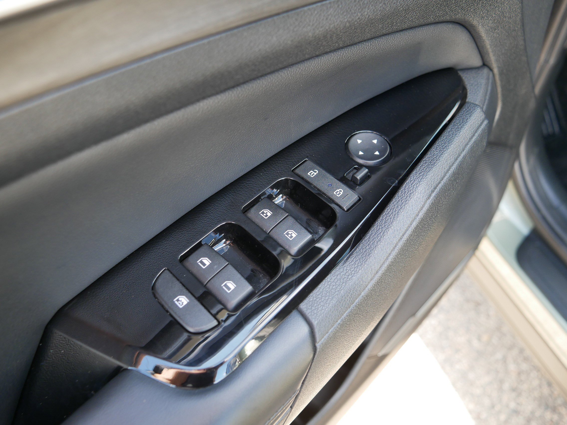 Used 2023 Kia Sportage X-Line w/ X-Line Premium Package AWD/4WD image 19