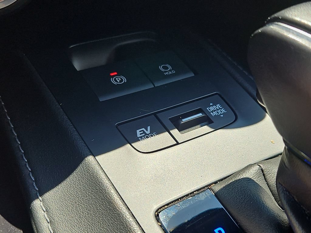 Used 2021 Toyota Venza LE w/ Carpet Mat Package (TMS) AWD/4WD image 16