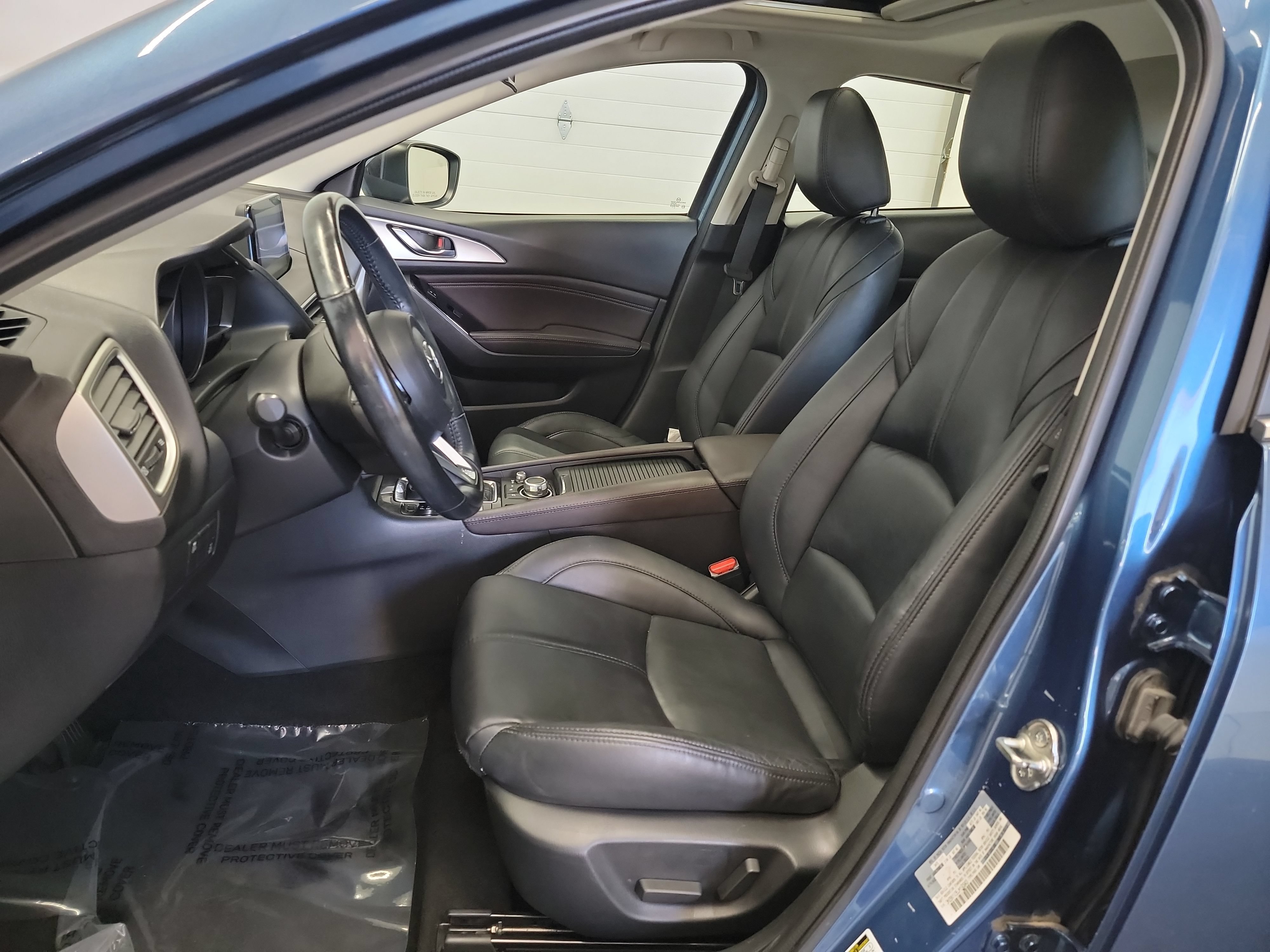 Used 2018 MAZDA MAZDA3 Touring FWD image 12