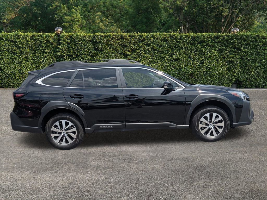 Used 2024 Subaru Outback Premium AWD/4WD image 3