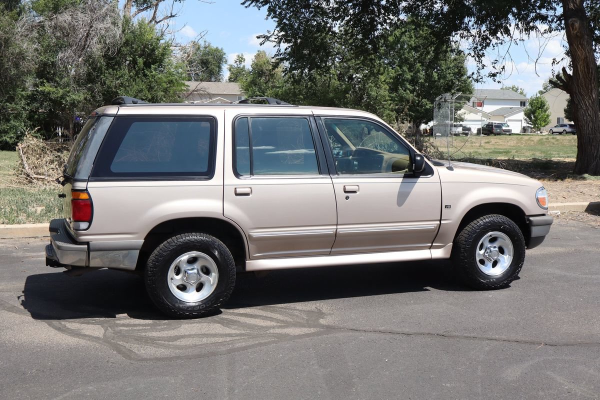 Used 1996 Ford Explorer XLT AWD/4WD image 4