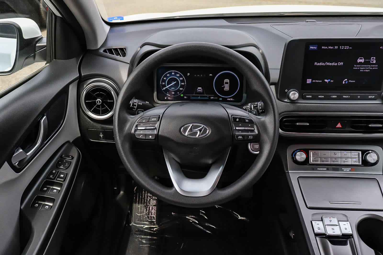 Used 2023 Hyundai Kona SE image 17