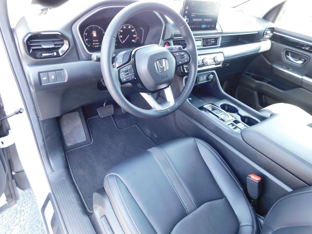 Used 2025 Honda Pilot Touring image 15