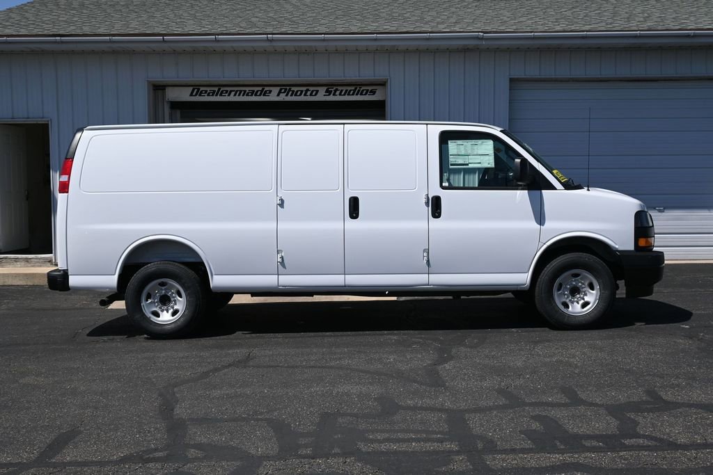 New 2026 GMC Savana 3500 Extended w/ Driver Convenience Package RWD image 3