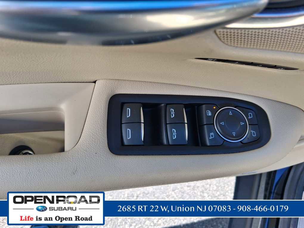 Used 2018 Cadillac XT5 Luxury w/ Driver Awareness Package image 15