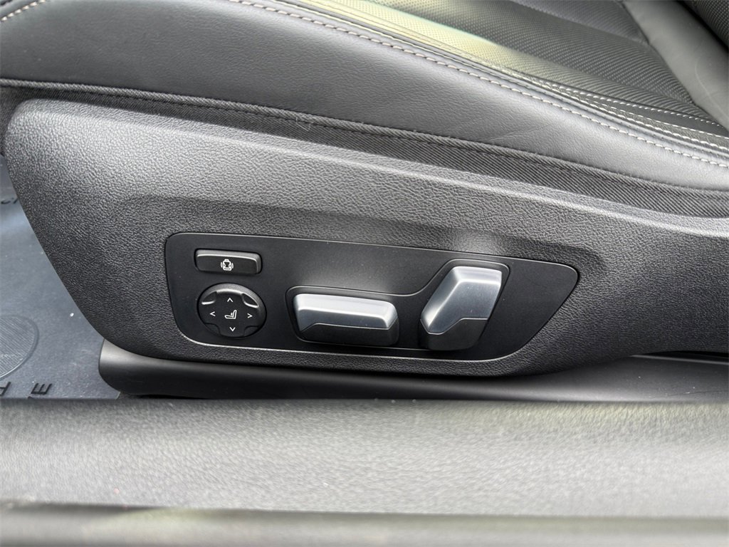 Used 2026 BMW M850i xDrive Convertible image 34