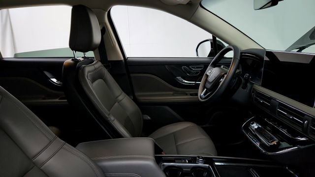 Used 2023 Lincoln Corsair AWD w/ Equipment Group 101A image 24