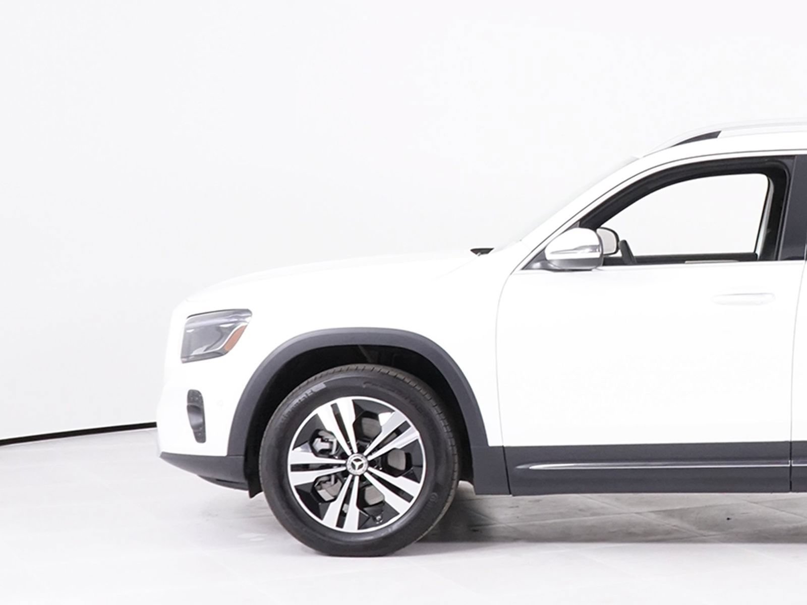 Used 2025 Mercedes-Benz GLB 250 4MATIC image 12