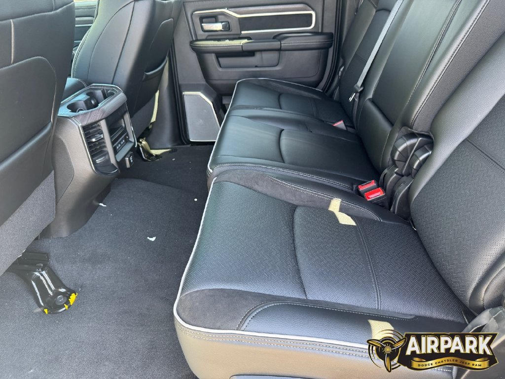 New 2026 RAM 2500 Laramie AWD/4WD image 17