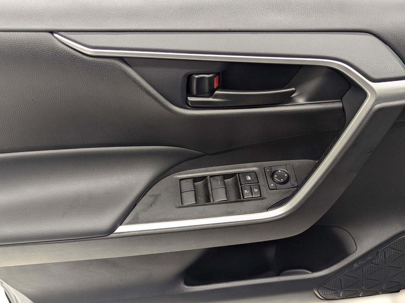 New 2025 Toyota RAV4 LE image 10