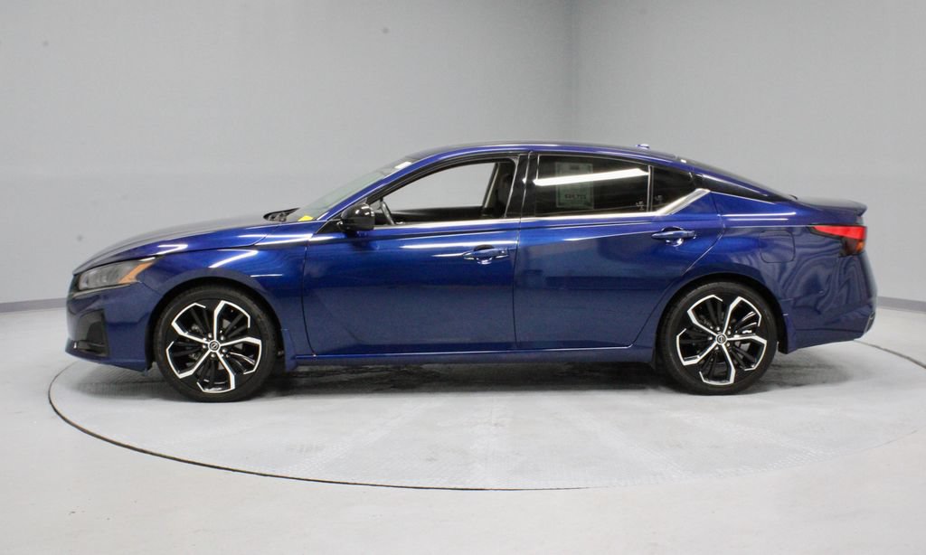 Certified 2023 Nissan Altima 2.5 SR w/ SR Premium Package FWD image 9