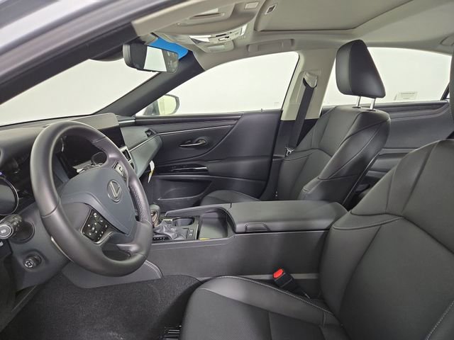 Used 2025 Lexus ES 300h F Sport image 12