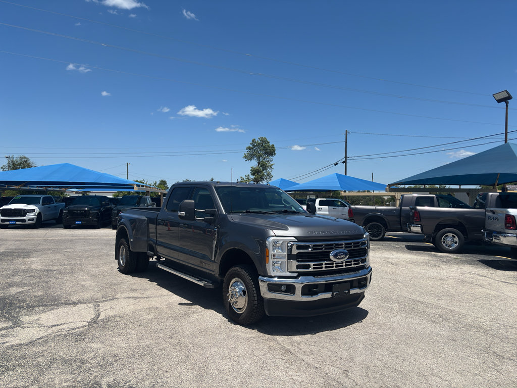 Used 2023 Ford F350 XLT AWD/4WD image 3