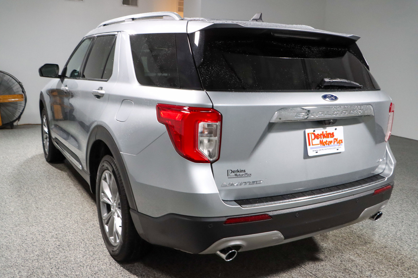 Used 2023 Ford Explorer Limited AWD/4WD image 9