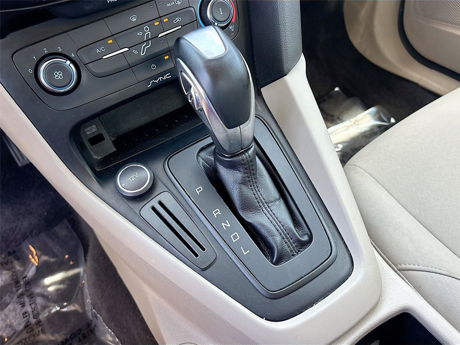 Used 2015 Ford Focus SE FWD image 16