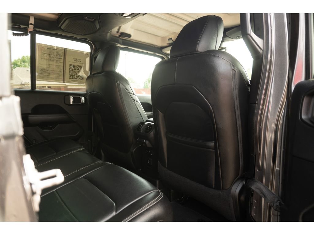 Used 2018 Jeep Wrangler Unlimited Sahara AWD/4WD image 16