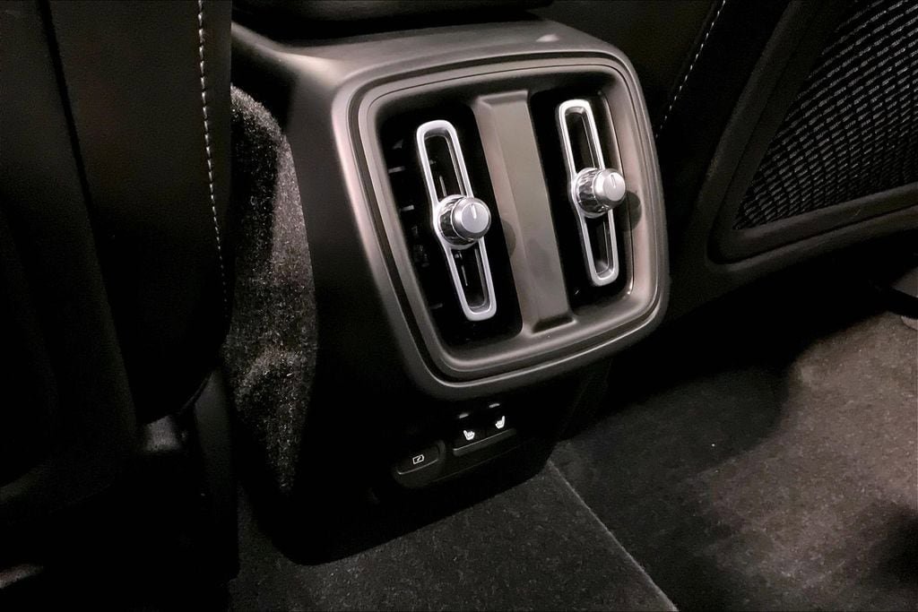 Certified 2023 Volvo XC40 B5 Plus w/ Protection Package Premier AWD/4WD image 10
