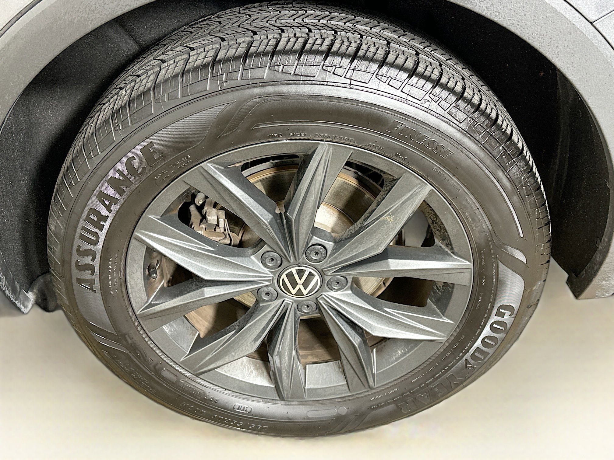 Used 2024 Volkswagen Tiguan SE image 11