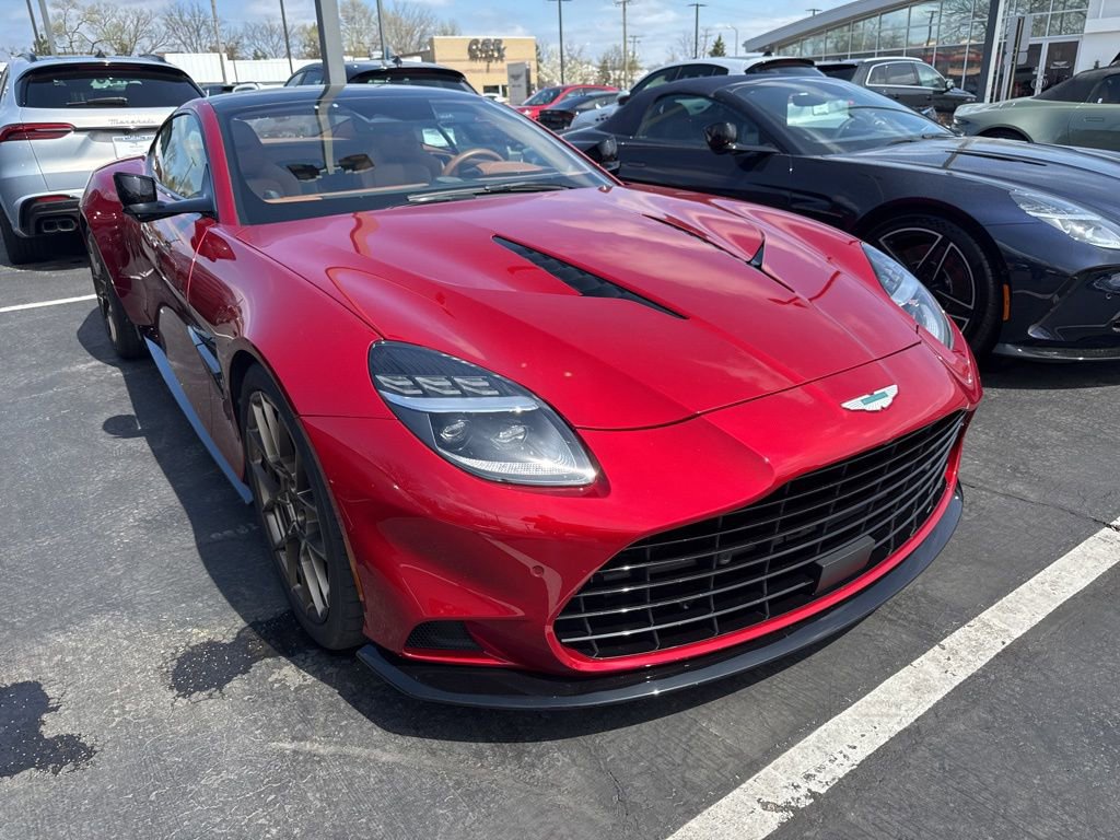 Used 2025 Aston Martin Vanquish image 2