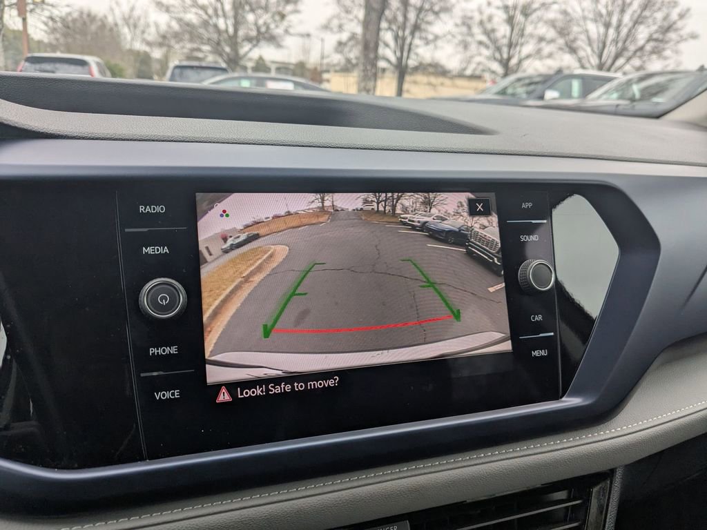 Used 2024 Volkswagen Taos SE image 17