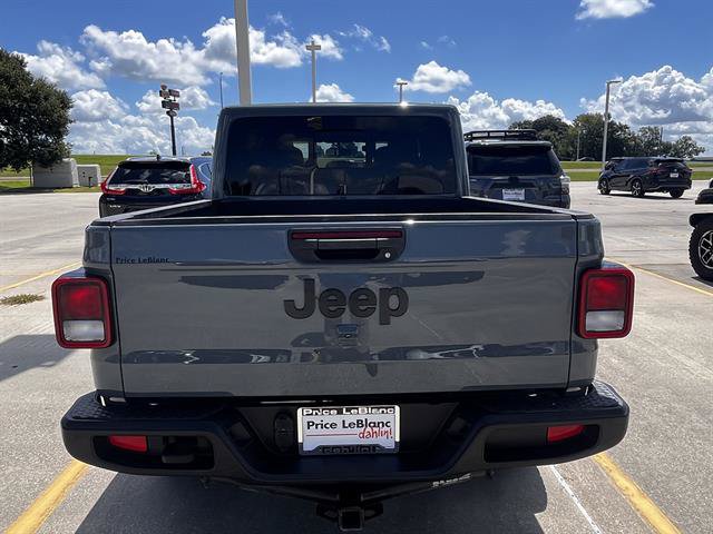 Used 2025 Jeep Gladiator Sport AWD/4WD image 4