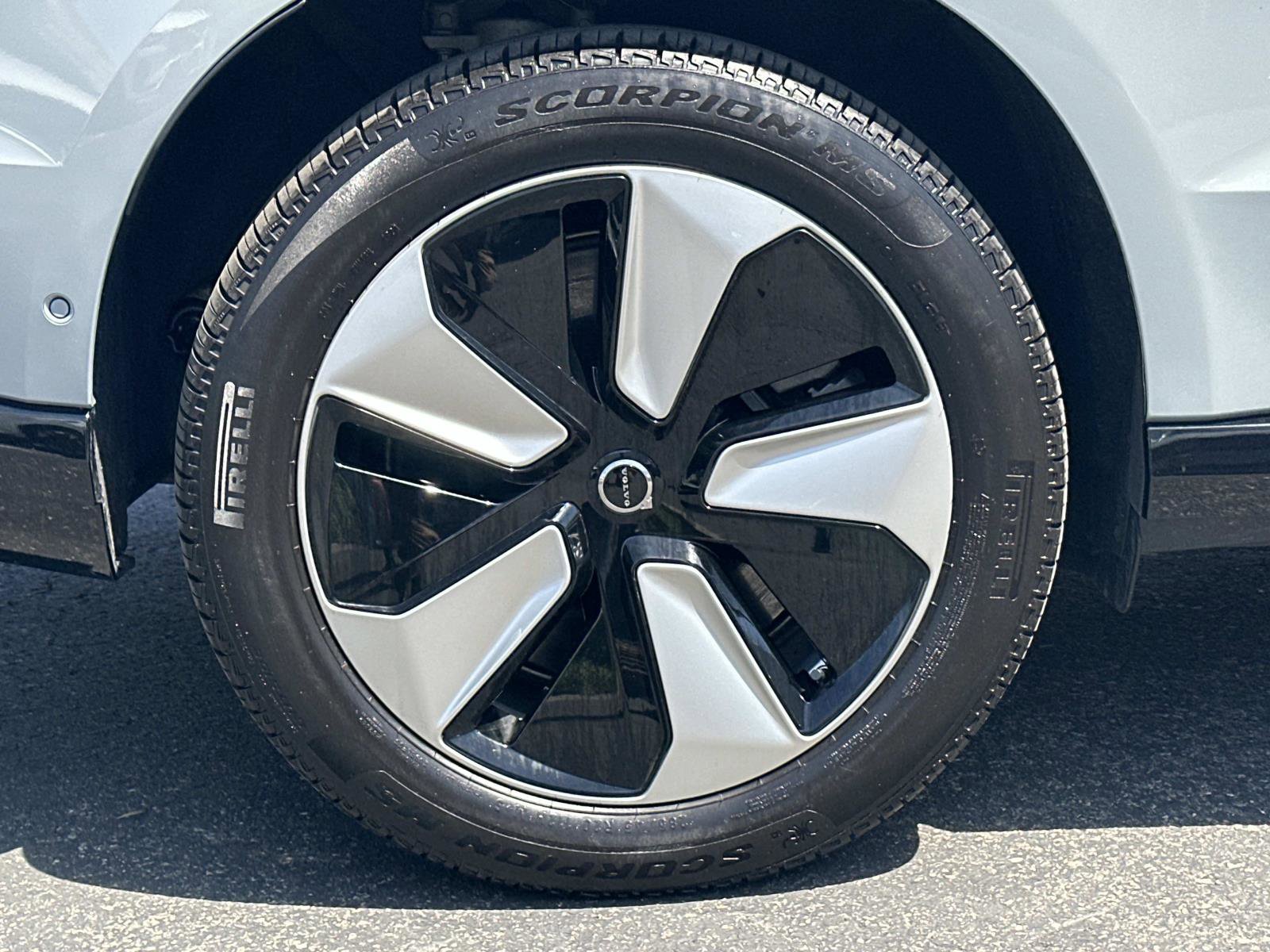 Certified 2025 Volvo EX90 Plus AWD/4WD image 28