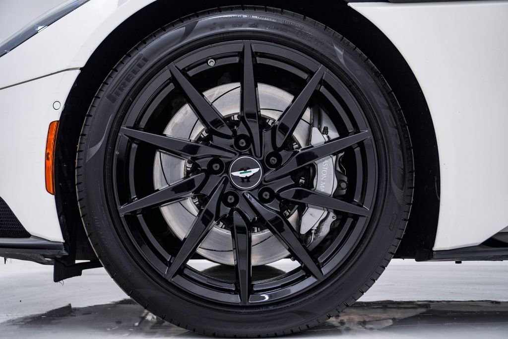 Used 2021 Aston Martin DB11 Coupe image 15