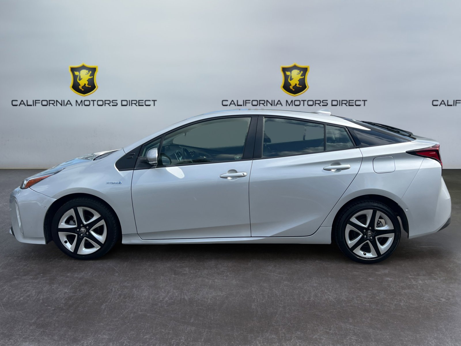 Used 2022 Toyota Prius XLE FWD image 2