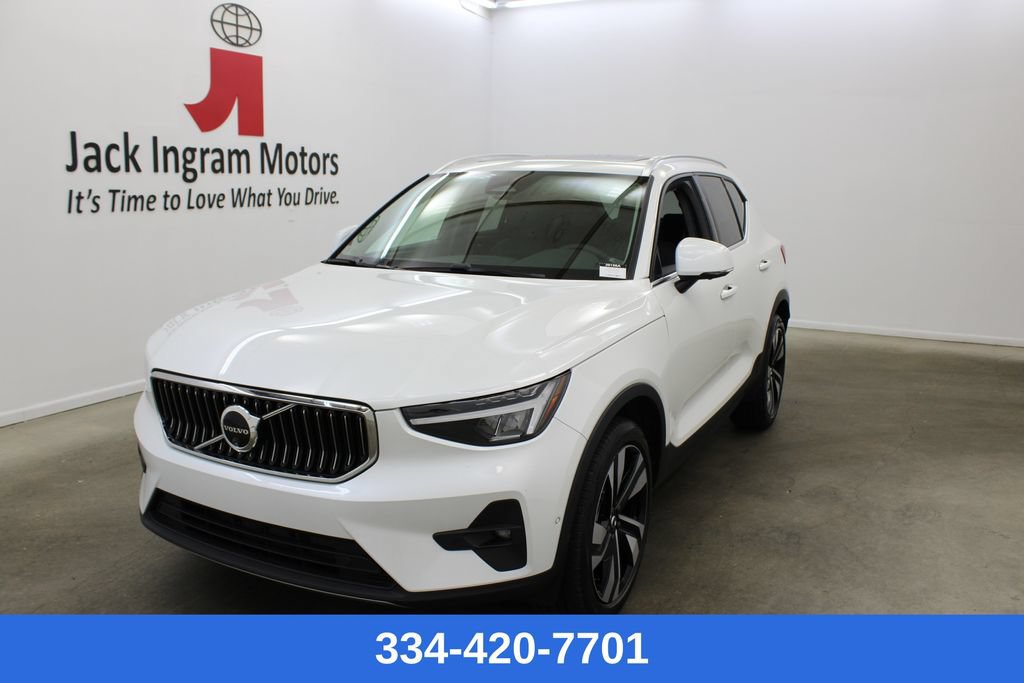 Used 2024 Volvo XC40 B5 Plus w/ Protection Package AWD/4WD image 1