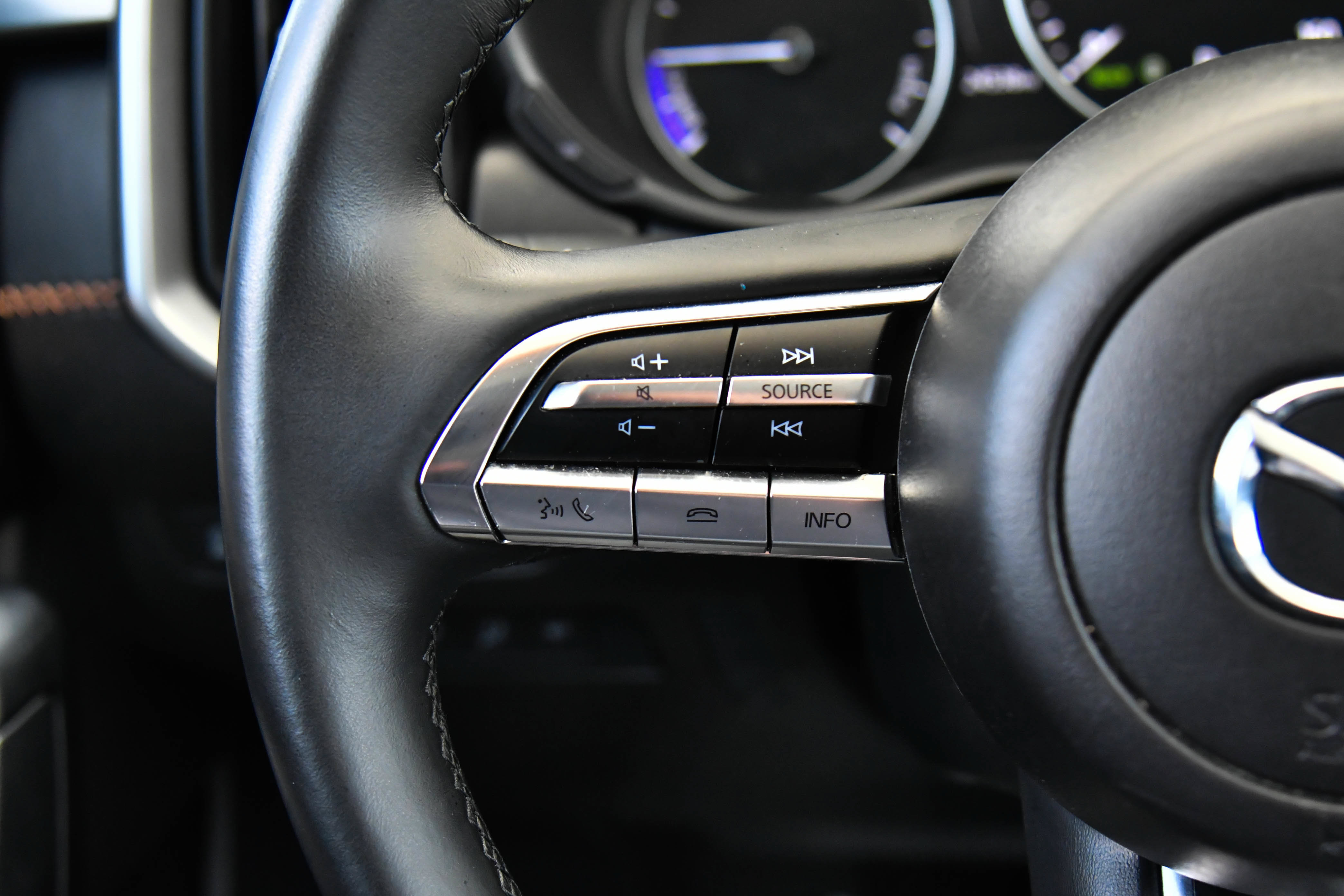 Used 2025 MAZDA CX-50 AWD 2.5 Hybrid w/ Premium Pkg image 31