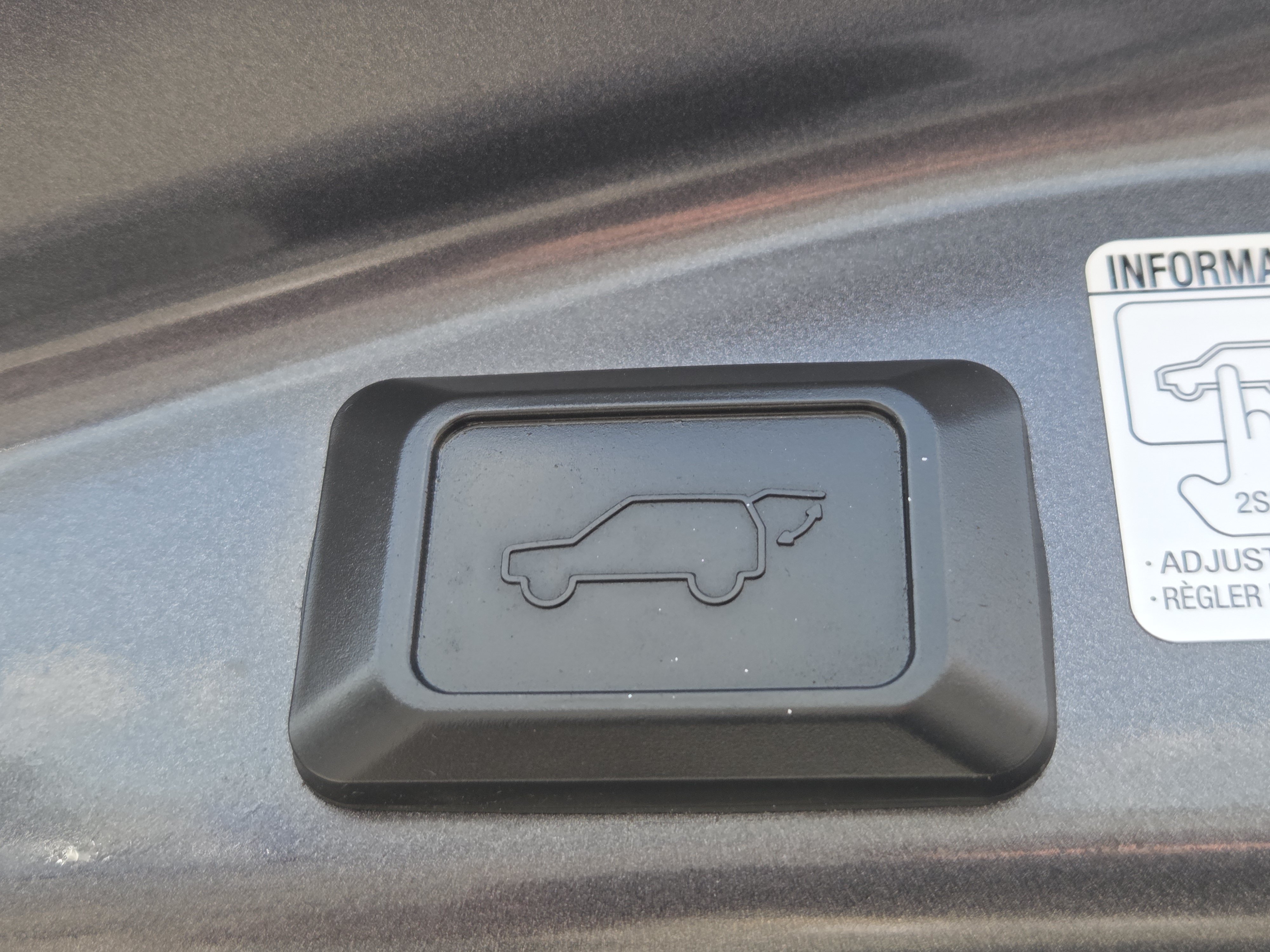 Used 2018 Toyota RAV4 XLE AWD/4WD image 8